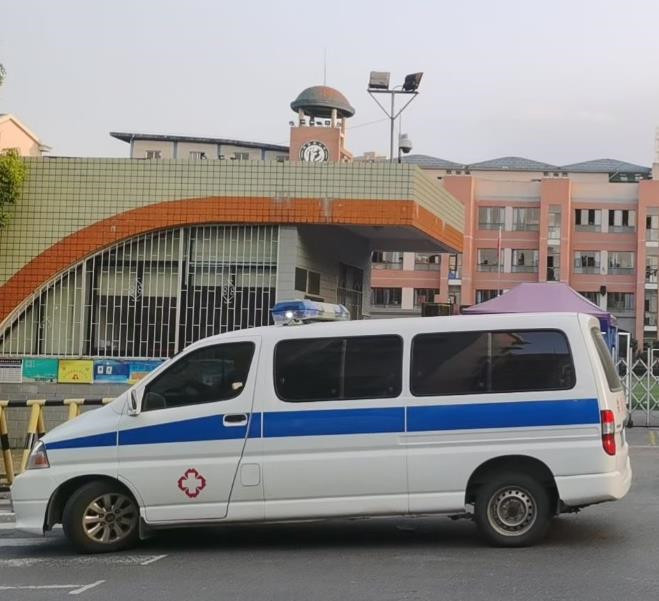 贵州救护车出租护送骨折病人一公里多少钱